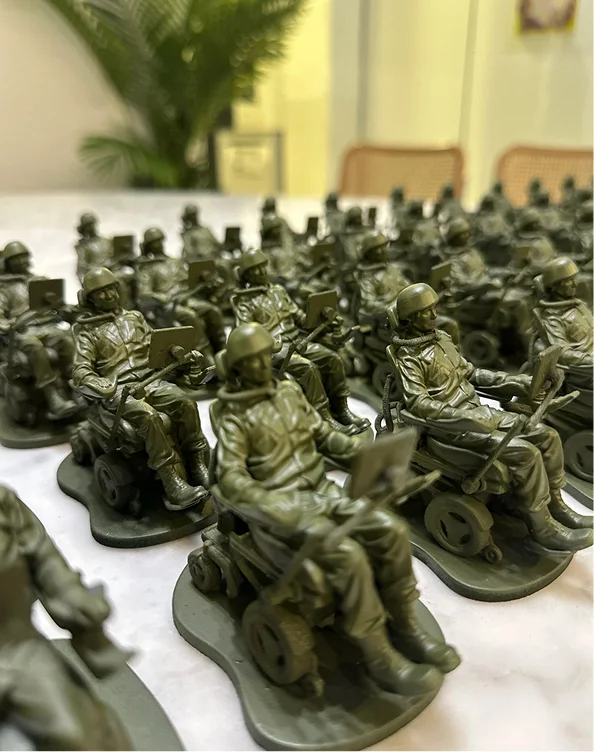 Supporter with an Operation: End ALS figurine